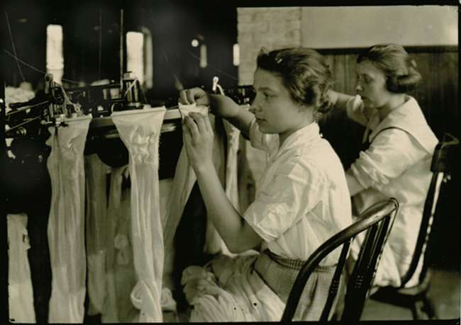 Knitters in Tennessee Knitting Mill