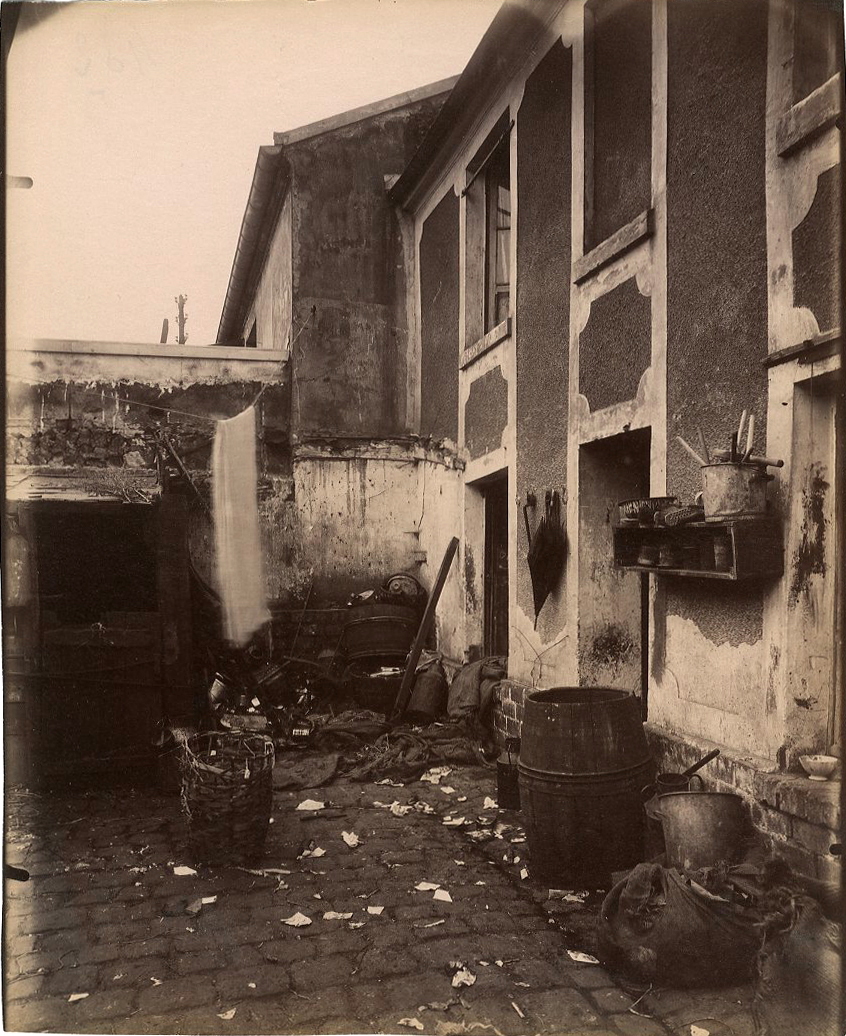 (courtyard with laundry and barrels)