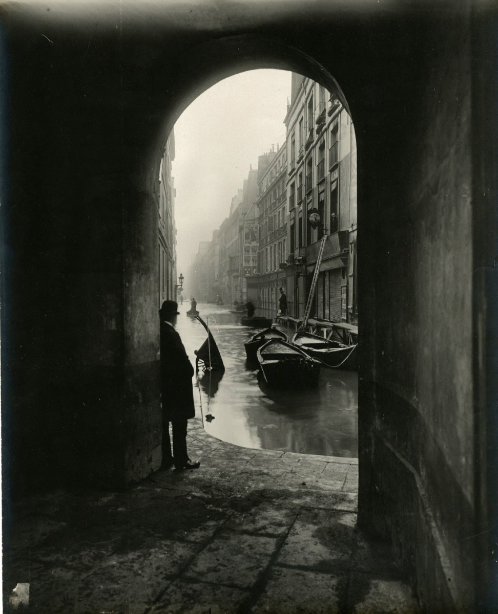 Paris Flood, Through Archway