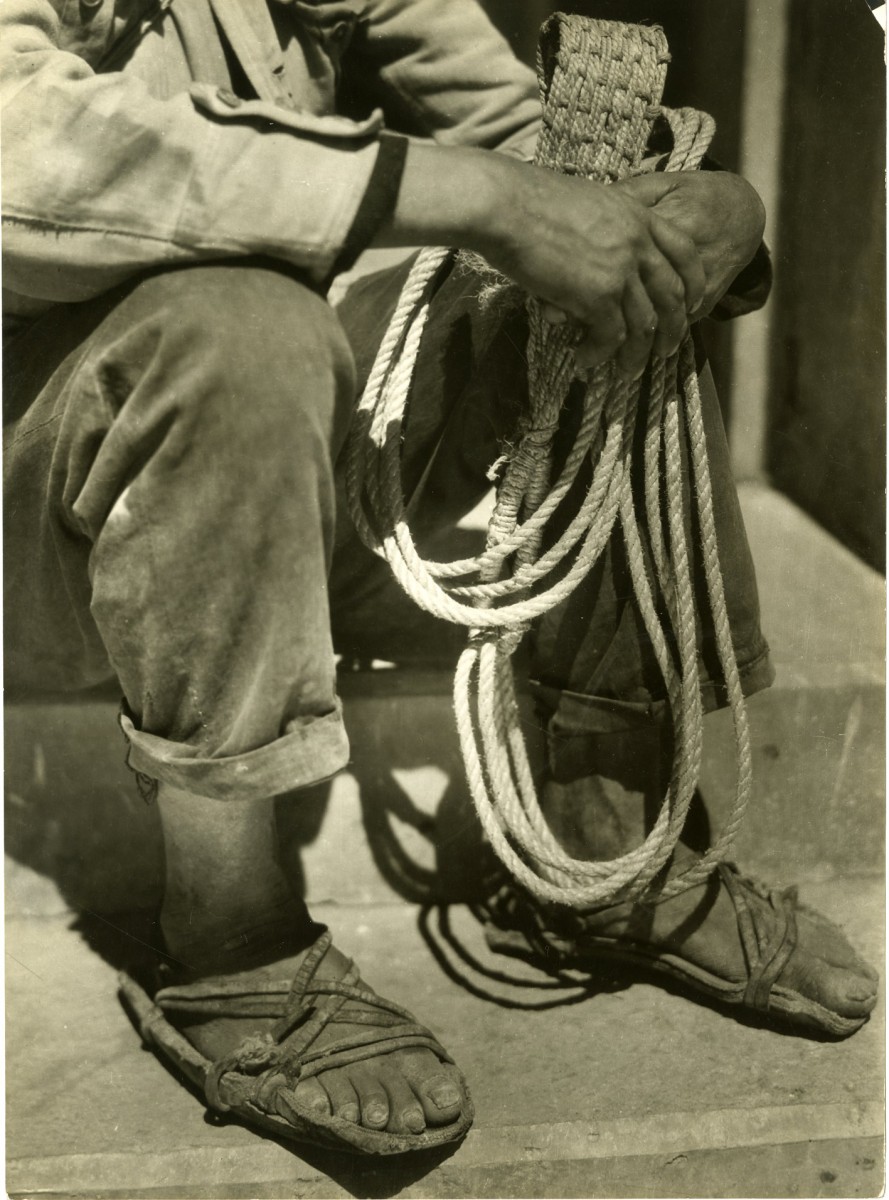 Untitled, from Grandeza de los Pequenos oficios series
