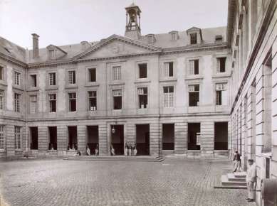 Cour d