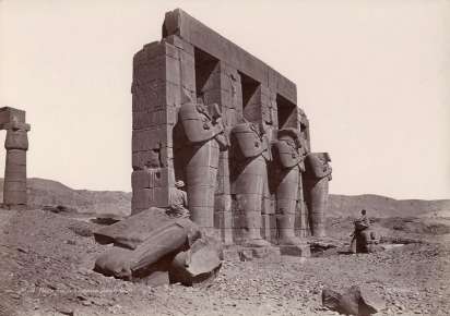 Thebes, Temple de Ramaseum, Colosses brisés